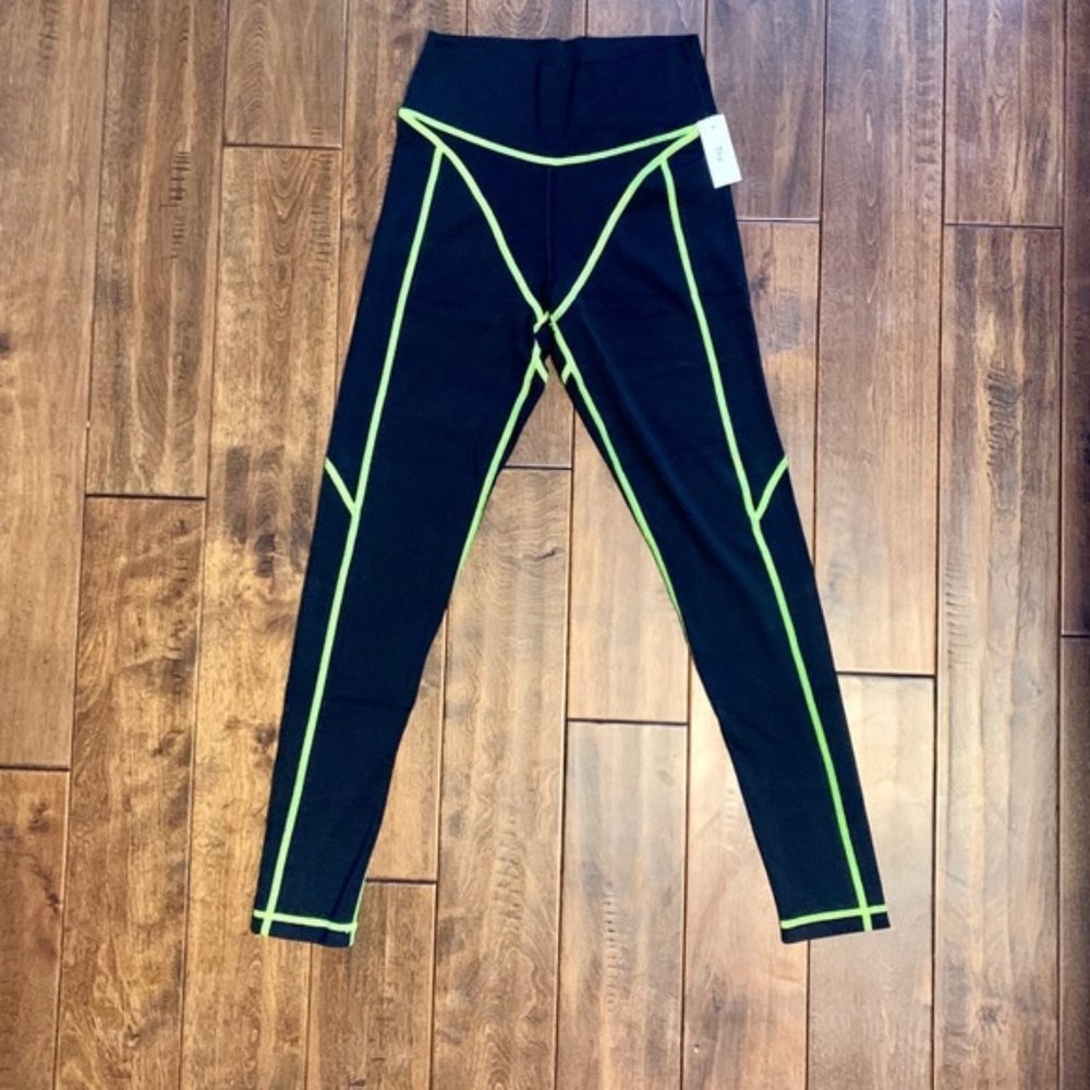 ✨ SOLD ✨ 🆕 TNA Atmosphere leggings 🌪